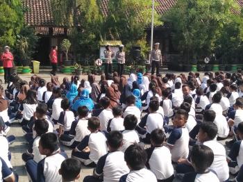 Tekan Laka di bawah umur, Satlantas Grobogan sambangi SMP